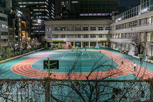 凯里·詹娜养女晒奢华生活，其母21岁跻身十亿富豪榜